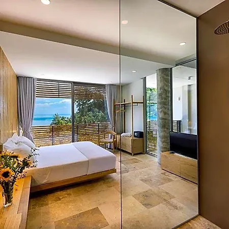 Hotel Thesis 4*